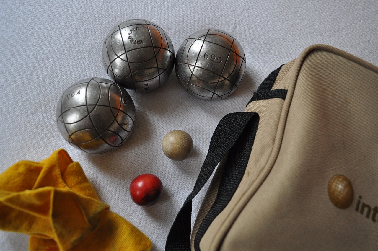 What Is The Difference Between Bocce Ball And Petanque at Deborah